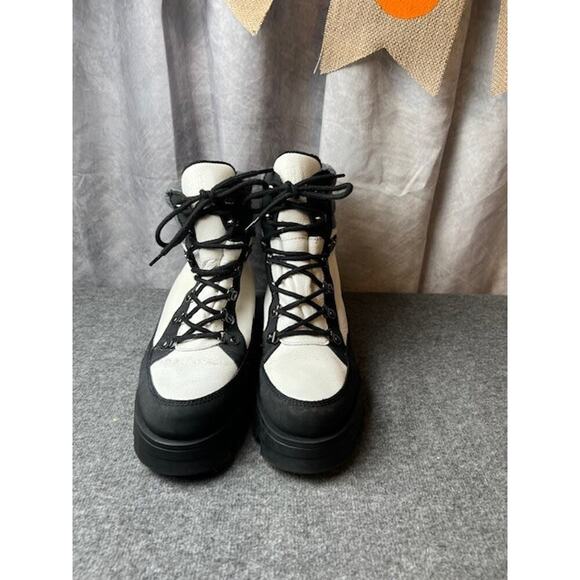Cougar - Women's Suma in White and Black Waterproof Winter Boots sz 8 - Picture 1 of 9